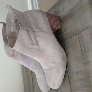Steve Madden suede light grey/ tan booties size 6.5 Heel is 4.5cm